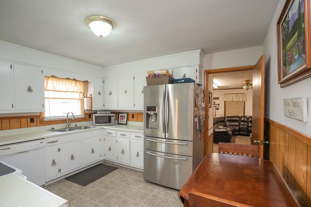 Three Oaks Village: 931 Baker Rd, Columbia, TN 38401